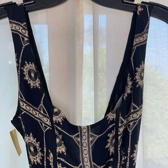 Vintage Patterned Tank Top - Picture 2 of 11